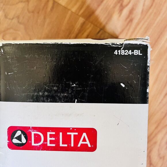 Delta Contemporary Grab Bar 24” 41824-BL with Concealed Mounting Matte Black - Picture 4 of 4